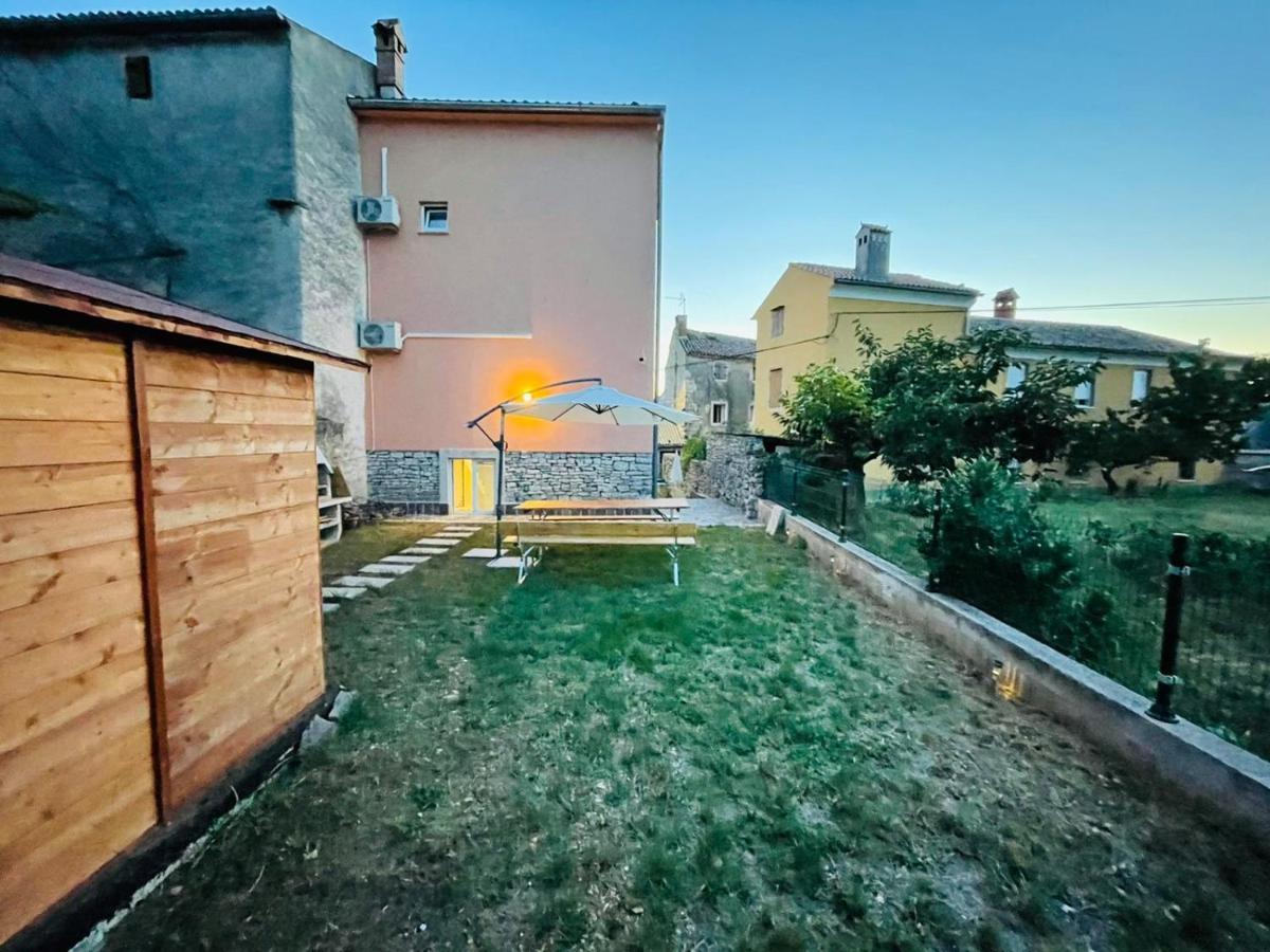 Milka Villa Galižana Esterno foto